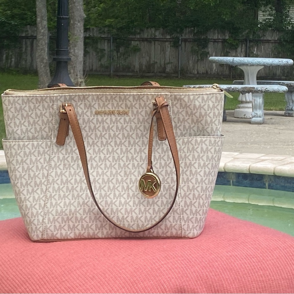Michael Kors hand bag